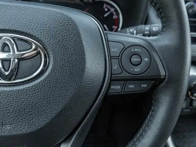 2024 Toyota RAV4 XLE XLE Premium, Dealer Maintained, Clean Ca... in Cars & Trucks in Markham / York Region - Image 9