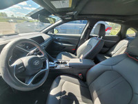 *Sunroof, Premium Audio, Synthetic Leather Seats, Heated Seats, Apple CarPlay!* Head-turning styling... (image 3)