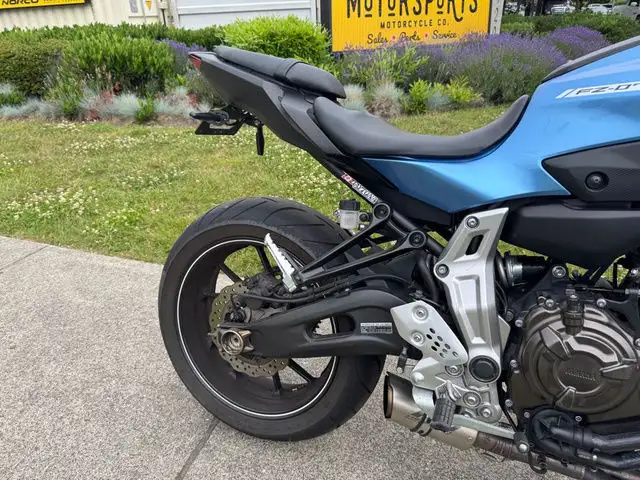 2017 Yamaha FZ-07 ABS in Sport Bikes in Delta/Surrey/Langley - Image 4