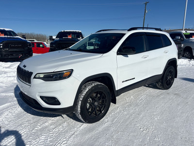 ONE OWNER LOW MILEAGE 2022 JEEP CHEROKEE ALTITUDE 4X4