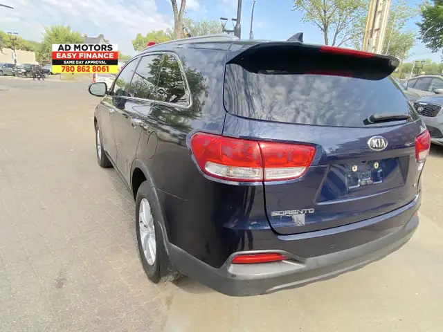 2017 Kia Sorento AWD 7 Passengers back up camera- Priced to Sell in Cars & Trucks in Edmonton - Image 5