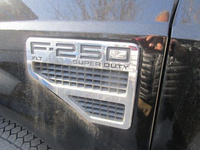 2009 Ford Super Duty F-250 SRW XLT  F 250 SUPER DUTY 4x4  financ in Cars & Trucks in Laval / North Shore - Image 3