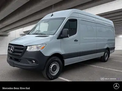 Mercedes-Benz Rive-Sud, la destination Mercedes-Benz par excellence. Bienvenue en première classe. D...
