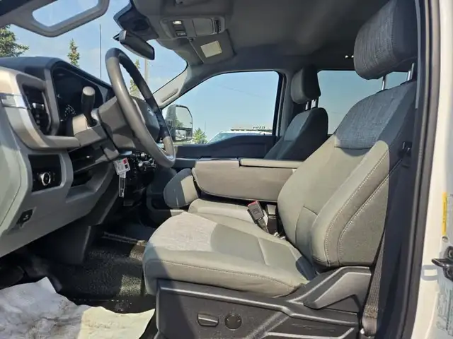 2023 Ford Super Duty F-250 SRW XLT 4WD Crew Cab 6.75' Box, 7.3L  in Cars & Trucks in St. Albert - Image 13