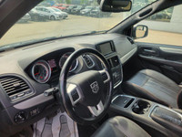 Recent Arrival! 3rd row seats: split-bench, 6.5 Touchscreen, Block heater, Fully automatic headlight... (image 3)