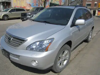 HYBRID. FINISHED IN SILVER WITH BLACK LEATHER INTERIOR. ALLOY WHEELS, A/C, SUNROOF, NAVIGATION, PREM...