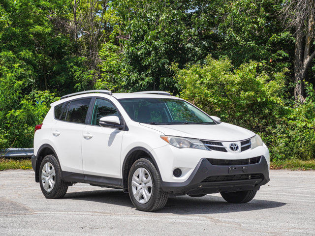 2015 Toyota RAV4 LE- Heated Seats - Rear Camera in Cars & Trucks in Barrie - Image 3