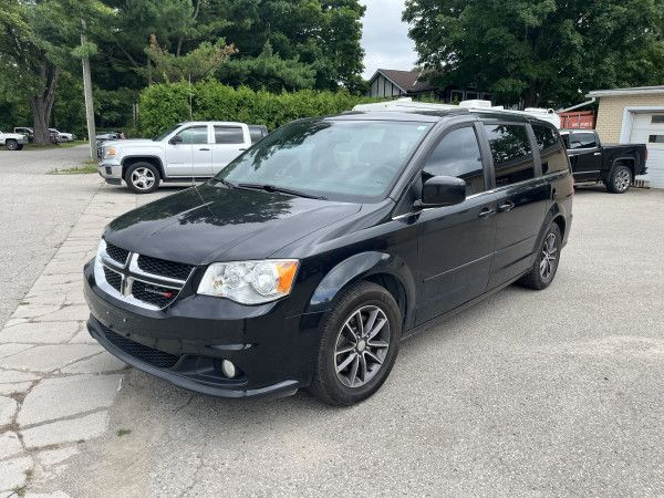 2016 Dodge GRAND CARAVAN in Cars & Trucks in London