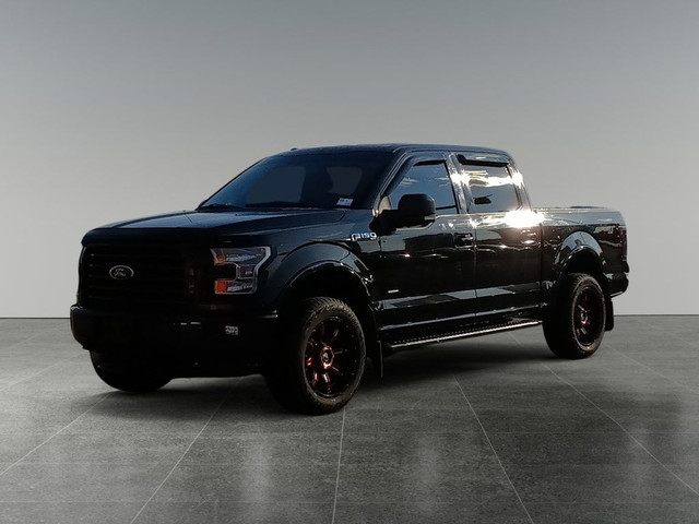 2015 Ford F-150 4WD SuperCrew 145 XLT in Cars & Trucks in Lethbridge