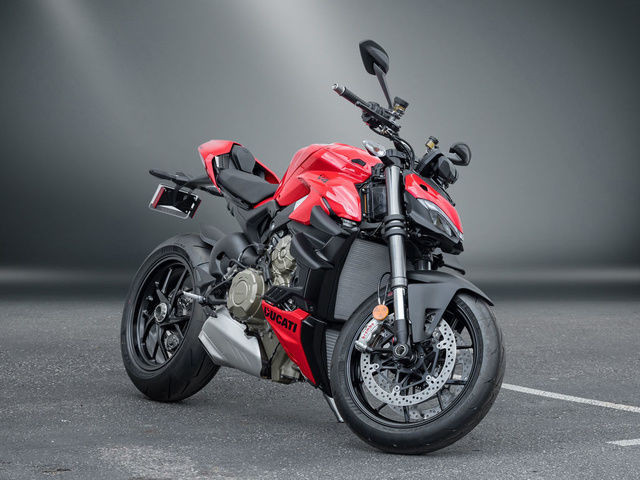 2023 Ducati Motorcycle Streetfighter V4 Ducati Red in Street, Cruisers & Choppers in City of Toronto - Image 2