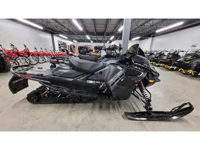 2025 Ski-Doo renegade XRS 900 R Renegade XRS 900 R 2025 avec gros écrant 10.25 , chenille jamais rou...
