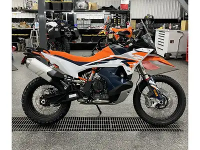 2025 KTM 890 Adventure R Les photos peuvent être à titre indicatif et sans inscription. Les promotio...
