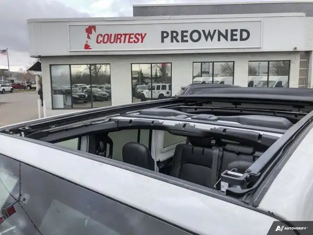 2024 Jeep Wrangler 4xe Sahara | Plug-in Hybrid | Sky One Touch dans Autos et camions dans Calgary - Image 28