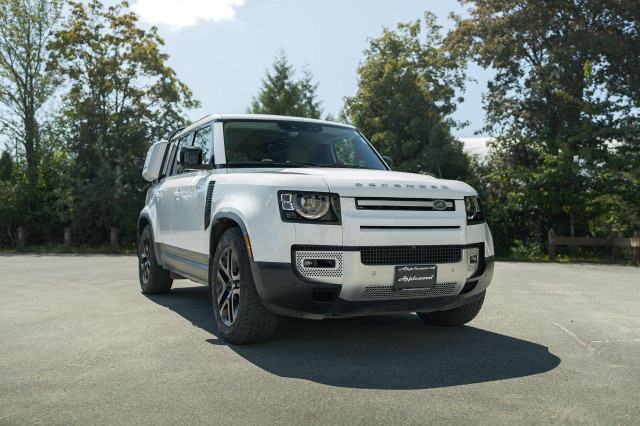 2023 Land Rover Defender in Cars & Trucks in Delta/Surrey/Langley - Image 2