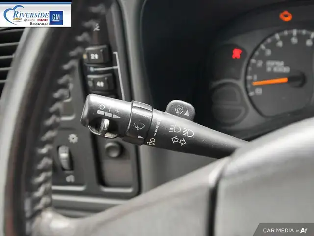2006 GMC Sierra 2500HD SL in Cars & Trucks in Brockville - Image 19