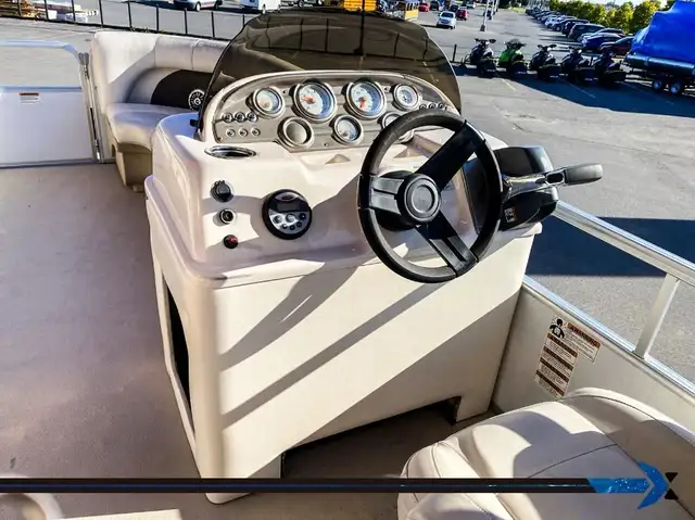 2014 Sun Chaser SUNCHASER 20 moteur 50HP e-TEC dans Vedettes et bateaux à moteur dans Gatineau - Image 14
