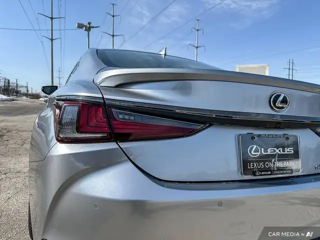 2025 Lexus ES 300h | F SPORT DESIGN| COMPANY CAR|ACCESORIES INCL in Cars & Trucks in City of Toronto - Image 12