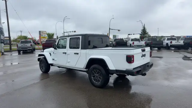 2025 Jeep Gladiator63860190825347123