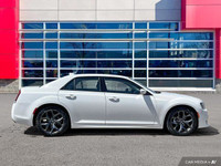 Looking for a comfortable, stylish sedan? Then check out this 2022 Chrysler 300 Touring-L RWD. This... (image 6)