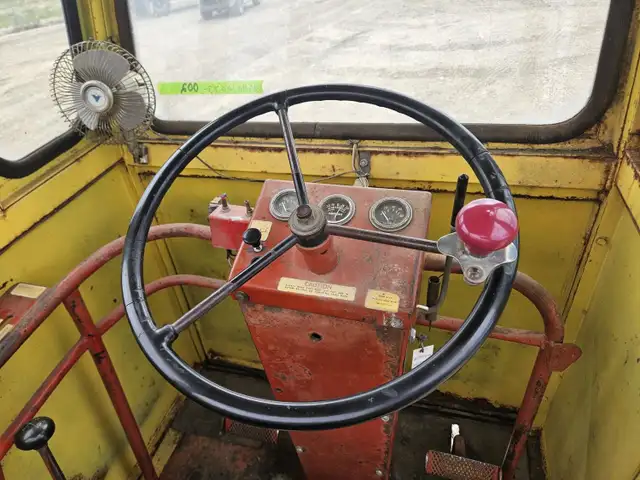 New Holland Square Bale Stackliner 1047 in Farming Equipment in Grande Prairie - Image 20