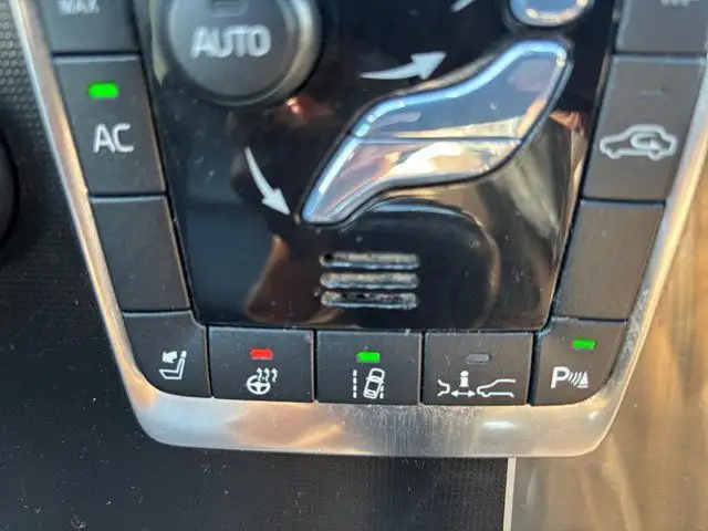 2014 Volvo XC60 T6 R-Design BACKUP CAMERA SUNROOF in Cars & Trucks in Calgary - Image 21