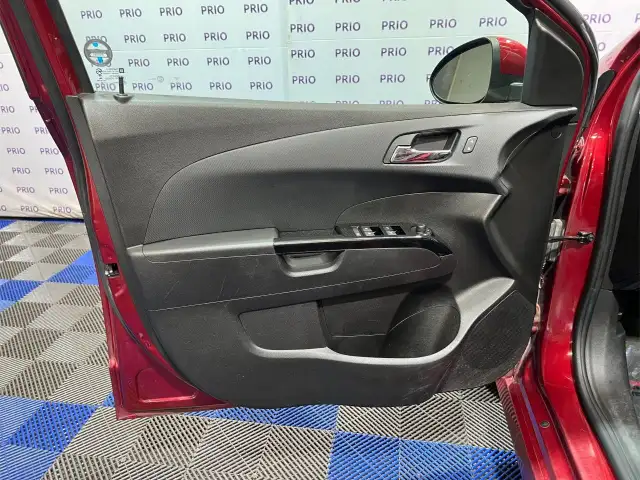 2017 Chevrolet Sonic in Cars & Trucks in Ottawa - Image 10