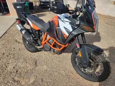 APPLY NOW: https://www.ridecollective.ca/get-pre-approved The 2020 KTM 1290 Super Adventure R is a h...
