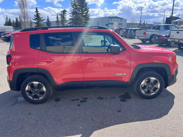 2017 Jeep Renegade SPORT 4X4  CLEAN CARFAX $13999 PRICED TO SELL in Cars & Trucks in Calgary - Image 3