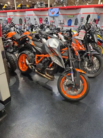 Engine Type: 2-cylinder, 4-stroke, V 75° Displacement: 1301 cm³ Cooling: Liquid cooled Fuel System:...