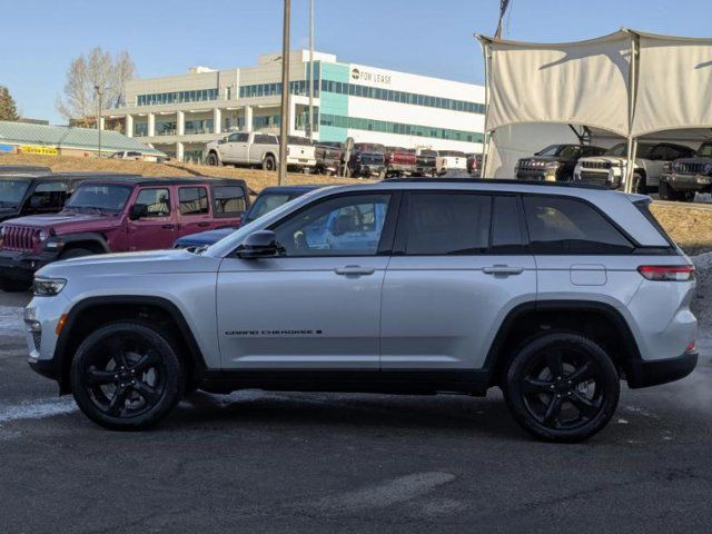 2025 Jeep Grand Cherokee Limited - Trailer Tow Package - Luxury in Cars & Trucks in Calgary - Image 4