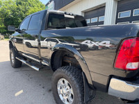 2018 Ram 2500 SLT 4x4 Crew Cab with the 6.7L Cummins Diesel and only 90,000kms! Big lift and tires,... (image 7)