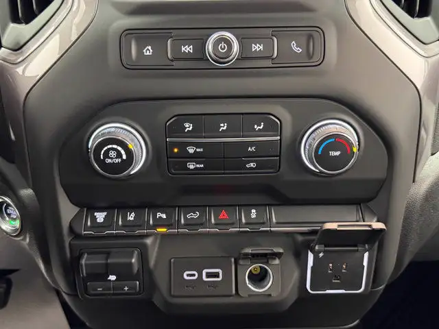 2024 Chevrolet Silverado 2500HD Custom- Blacked Out - Power Seat in Cars & Trucks in Barrie - Image 34