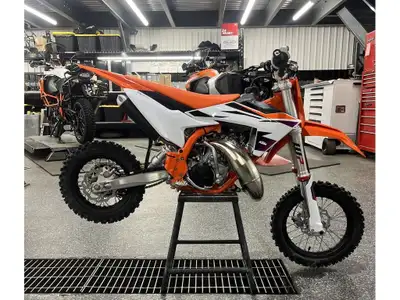 2025 KTM 50 SX Les photos peuvent être à titre indicatif et sans inscription. Les promotions en vigu...