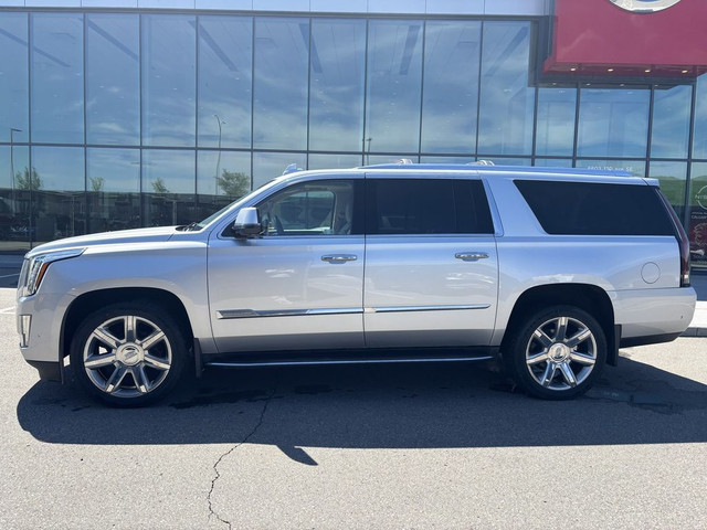 2017 Cadillac Escalade Luxury AWD | Accident Free Carfax | Sunro in Cars & Trucks in Calgary - Image 3