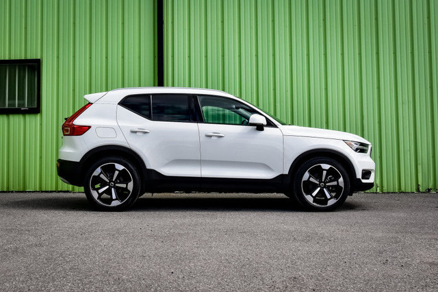 2021 Volvo XC40 MOMENTUM • SUNROOF • HEATED LEATHER • NAVIGATION in Cars & Trucks in Cornwall - Image 3