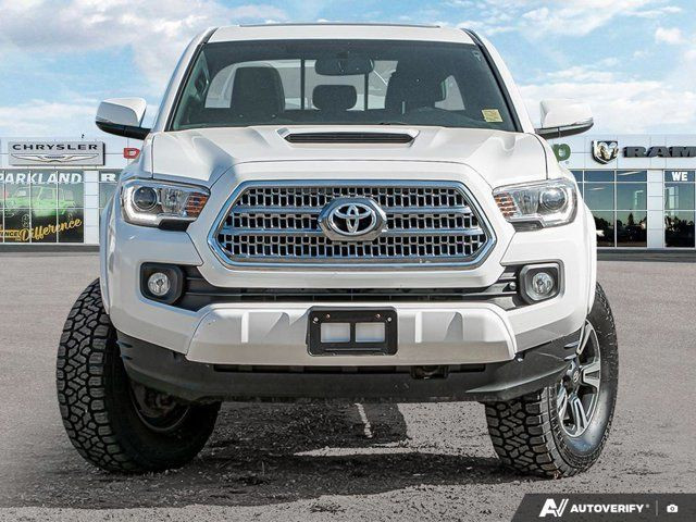 2017 Toyota Tacoma TRD Sport 4x4 Crew Sunroof Heated Seats in Cars & Trucks in St. Albert - Image 2