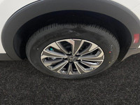 This 2025 Buick Envision in Summit White is equipped with AWD and Turbocharged Gas I4 2.0L/- TBD – e... (image 8)