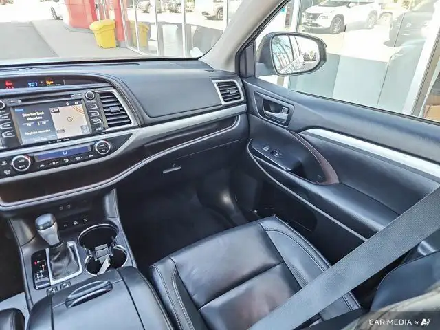 2017 Toyota Highlander XLE in Cars & Trucks in Ottawa - Image 29