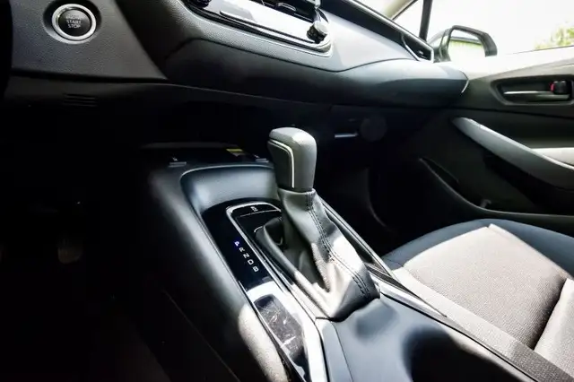2024 Toyota Corolla LE - Heated Seats - Apple CarPlay dans Autos et camions dans Ottawa - Image 23