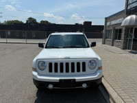 2016 Jeep Patriot 4X4 - In Bright White - Touch screen - Remote start - Sunroof - Leather seats - He... (image 9)