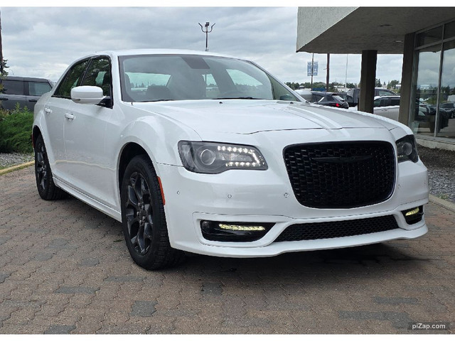 2022 Chrysler 300 TOURING AWD | HTD SEATS | NAV | REM START in Cars & Trucks in Calgary - Image 2