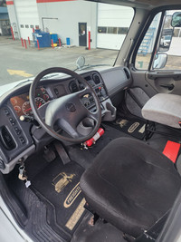 Ryder Stock ID: 531983 Transmission Type/Speed: AUTO 5 Engine: DIESEL ISL'13 300/2000 Horse Power: 3... (image 8)