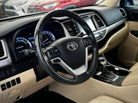 Stock#: 250868AThe 2017 Toyota Highlander Hybrid XLE, specifically for the Canadian market, is a mid... (image 8)