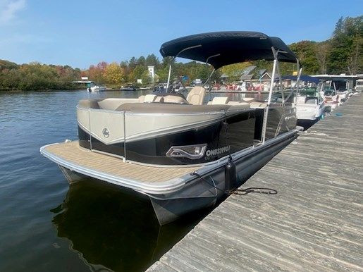 2022 LEGEND Q-Series Cottage in Powerboats & Motorboats in Muskoka - Image 4