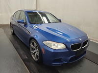 2012 BMW M5 CARFAX VERIFIED, CLEAN TITLE, NO ACCIDENTS! 130,000KM AUTOMATIC TRANSMISSION BLUE EXTERI... (image 1)