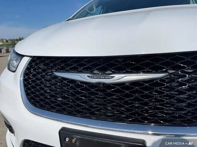 2023 Chrysler Pacifica Touring L in Cars & Trucks in Dartmouth - Image 13