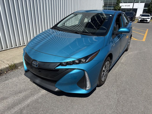 2022 TOYOTA PRIUS PRIME PRIME RECHARGEABLE BASE ECRAN CARPLAY TI in Cars & Trucks in Laval / North Shore