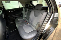 Sunroof, Wireless Phone Charger, Uvo, Push Button Start, Blind Spot Detection, Satellite Radio, Clot... (image 9)