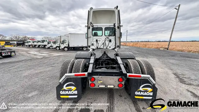 2015 FREIGHTLINER CASCADIA DAY CAB in Heavy Trucks in Chilliwack - Image 16