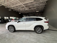 NAVIGATION, PANORAMIC ROOF, HEATED STEERING WHEEL Are you in search of an eco-friendly SUV that does... (image 5)